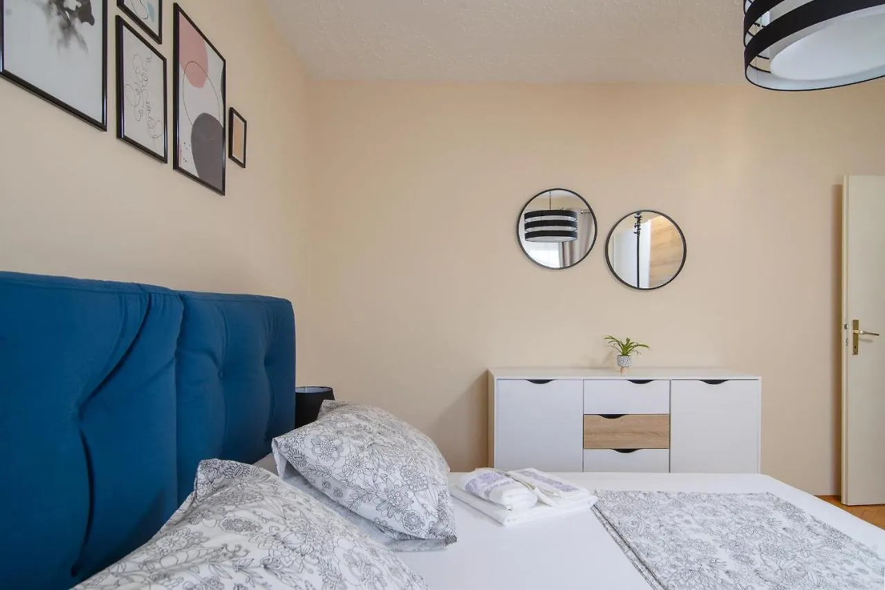 Apartment Choko Trogir 0*,